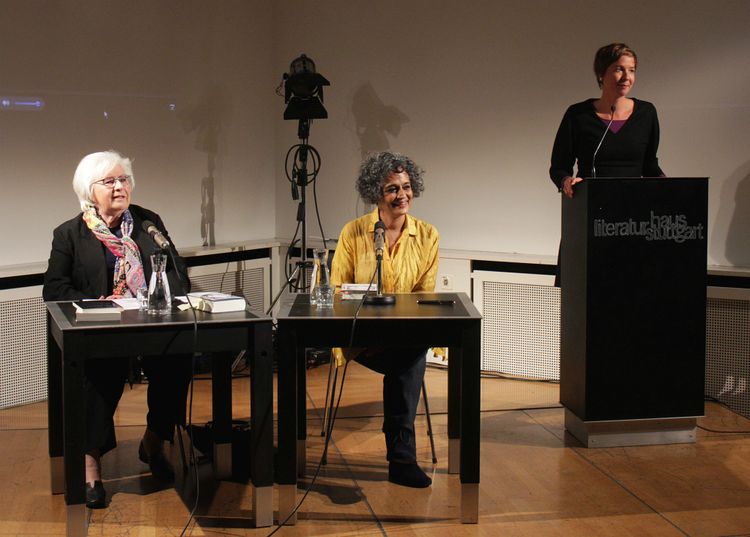 Sigrid Löffler, Arundhati Roy und Stefanie Stegmann © Heiner Wittmann