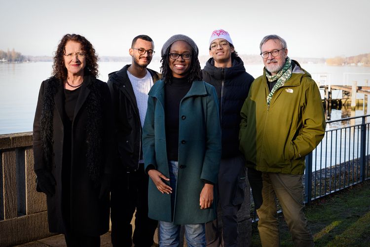 Sharon Dodua Otoo mit ihren Gästen: Catherine Johnson, Hans Jürgen Balmes, Lewis Otoo und Tyrell Otoo © Tobias Bohm Sharon Dodua Otoo mit ihren Gästen: Catherine Johnson, Hans Jürgen Balmes, Lewis Otoo und Tyrell Otoo © Tobias Bohm