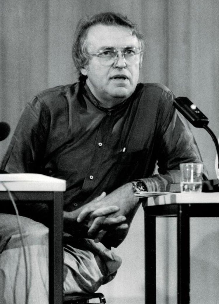 © Renate von Mangoldt, 1988 © Renate von Mangoldt, 1988