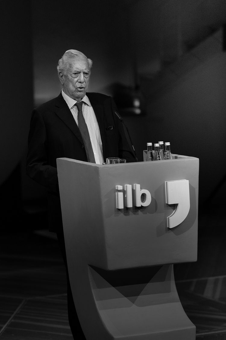 Mario Vargas Llosa © Ali Ghandtschi
